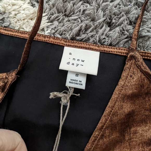 NWT A New Day Women's V-Neck Cami Metallic Copper Gold Tank Top Size S - Picture 5 of 8